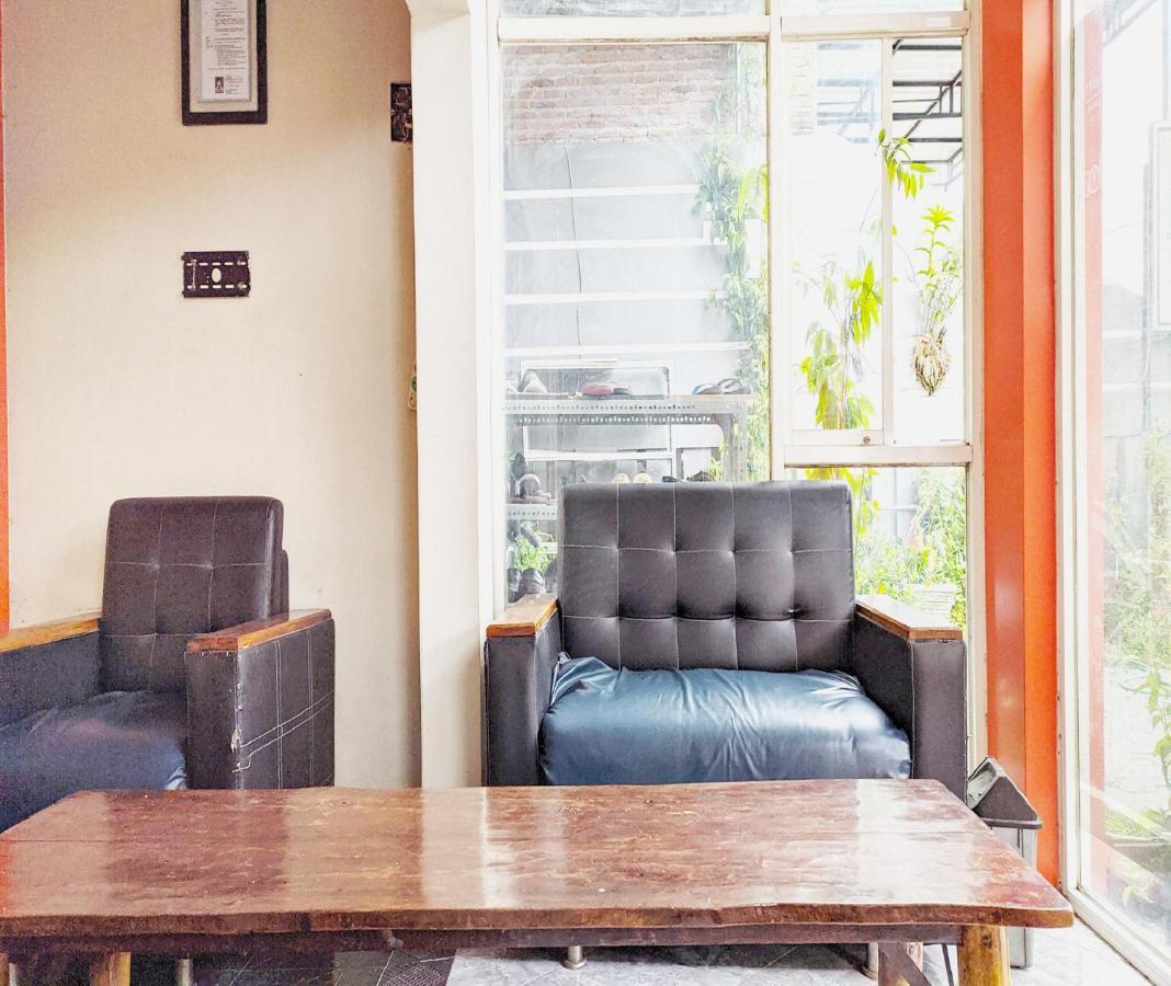 Oyo 3012 Coupis Guesthouse Syariah Pare Bagian luar foto